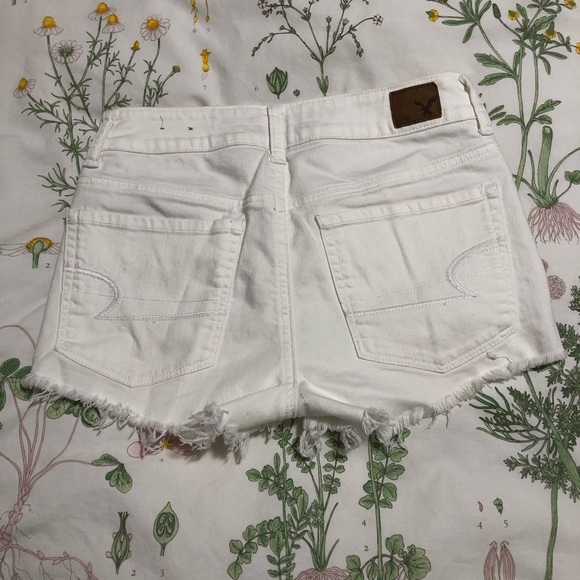 American Eagle White Floral Hi Rise Jean Shorts - Picture 4 of 6